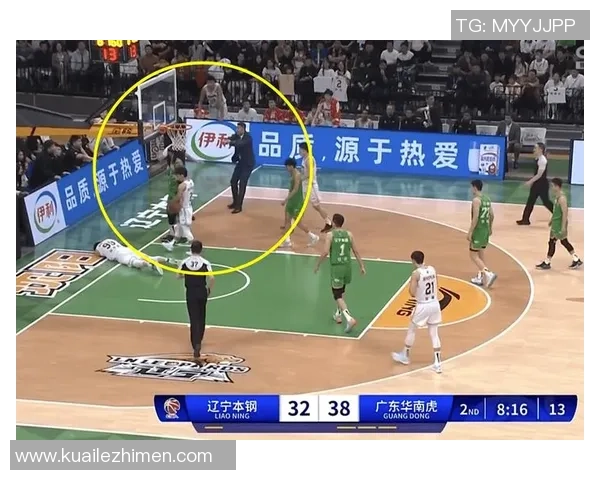 男篮14分惨败韩国!杨健杜锋屡次懊丧讲话 看台我国球迷1脸失望